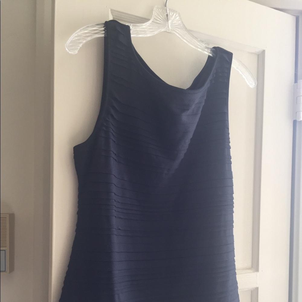 Sleeveless, black tank
